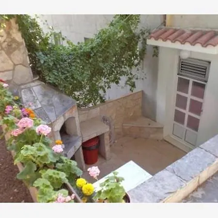 Maca Apartman *