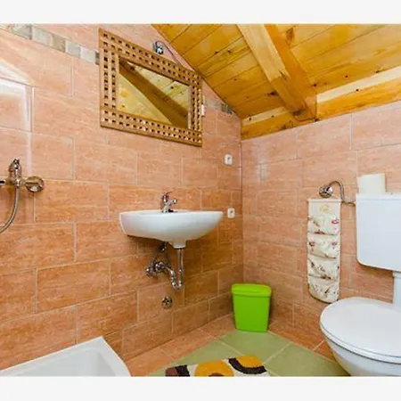 Maca Apartman *